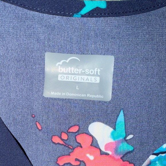 Colorful Patterned Scrub Tops - Bundle Size Large - Picture 12 of 12